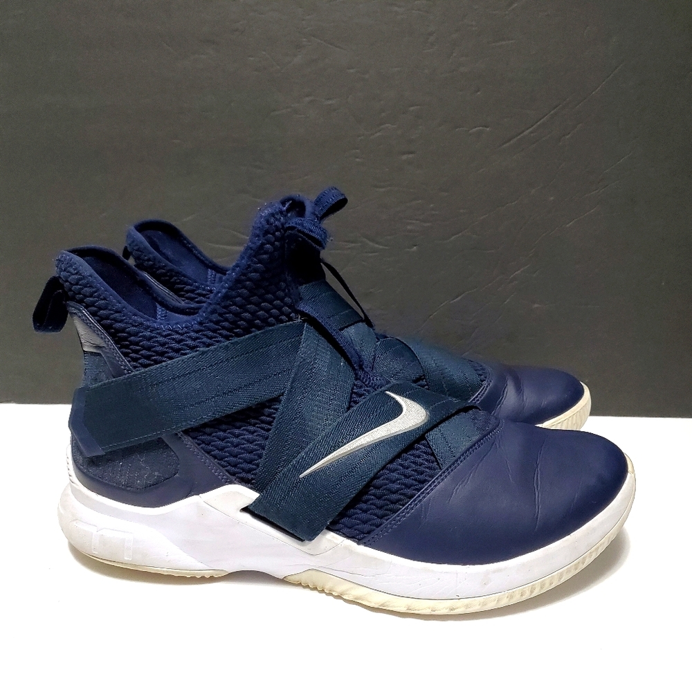 Nike Lebron Soldier 12